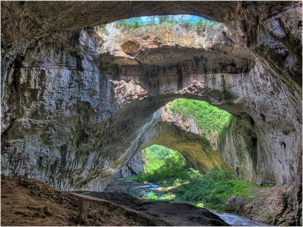 Пещера Деветашка (Devetashka Cave)